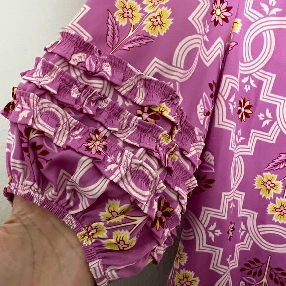 Ann Taylor Tile Print Mini Ruffle Sleeve Top SZ XS Pink White Floral Print - Picture 3 of 6